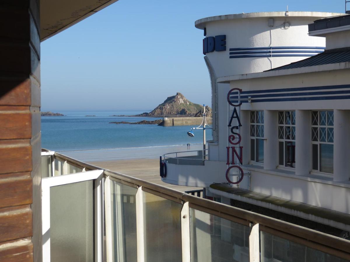 Les Bains Vue Apartment